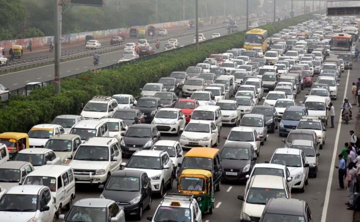 Gurgaon: 12-hour traffic jam due to heavy rains; govt sends rescue team ...