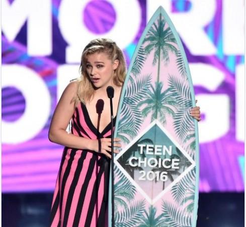 Chloe Mortez with her Teen Choice award