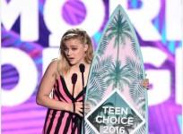 Chloe Mortez with her Teen Choice award