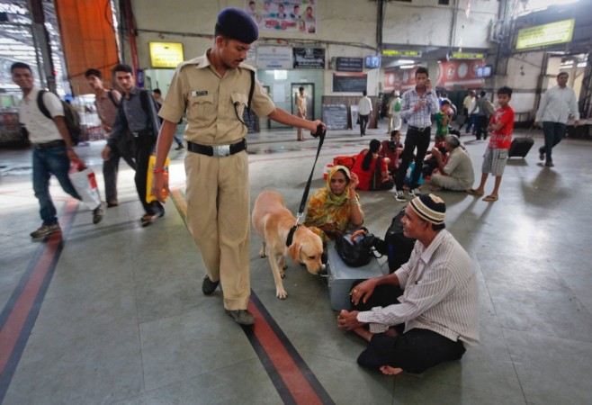 Railway police, sniffer dog