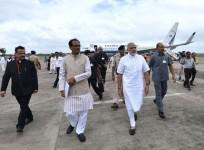 Prime Minister Narendra Modi is welcomed by Madhya Pradesh Chief Minister Shivraj Singh Chouhan in Indore, Madhya Pradesh, on Aug. 9, 2016.