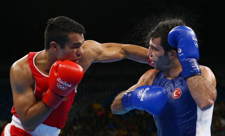 Vikas is desperate to land a knockout punch in the quarterfinals. Pictured: Vikas Krishan (IND) of India and Onder Sipal (TUR) of Turkey compete in the previous round vikas krishan