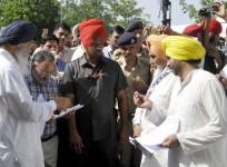 Aam Aadmi Party (AAP) workers lead by party leaders Bhagwant Mann, Sucha Singh Chhotepur submit a memorandum against the Punjab government to Punjab Chief Minister Parkash Singh Badal in Chandigarh on May 16, 2016.