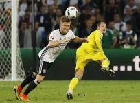 Shkodran Mustafi Arsenal Roman Zozulya Ukraine