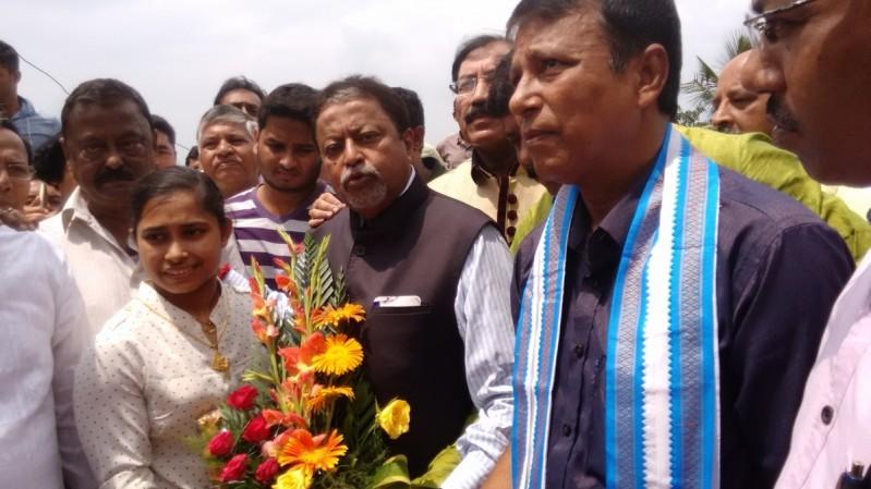 Trinamool Congress leader Mukul Roy felicitates Indian gymnast Dipa Karmakar and her coach Bisweswar Nandi in Agartala on Sept 8, 2016. dipa karmakar