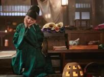 Moonlight drawn by clouds