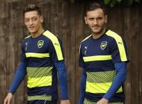 Mesut Ozil Lucas Perez arsenal