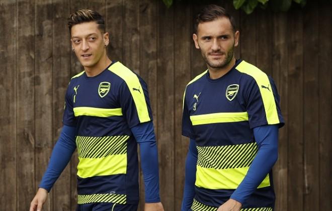 Mesut Ozil Lucas Perez arsenal