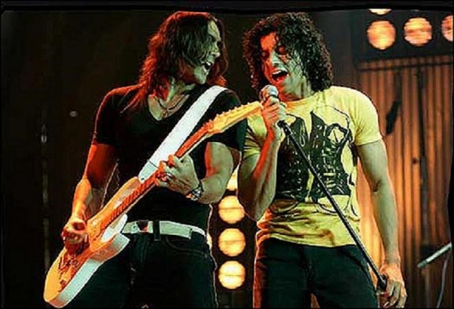 Farhan Akhtar does an Aerial act for Jaago song. Pictured: A still from Rock On.