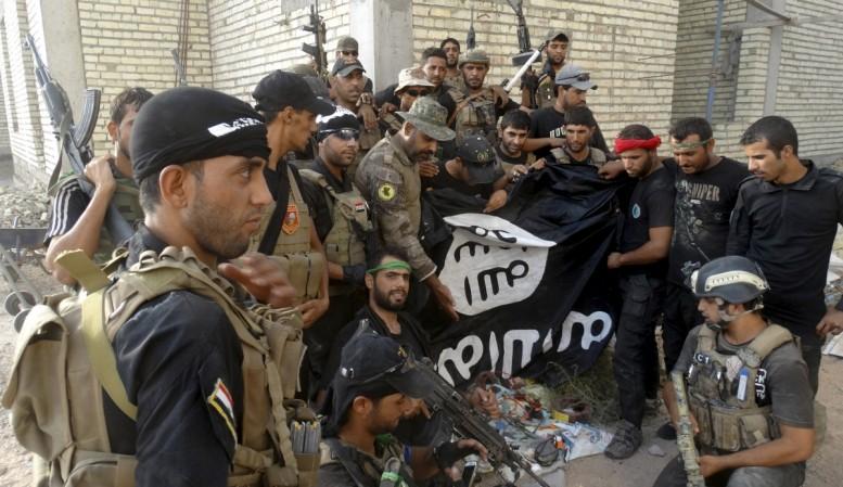 Soldiers holding an ISIS flag Isis
