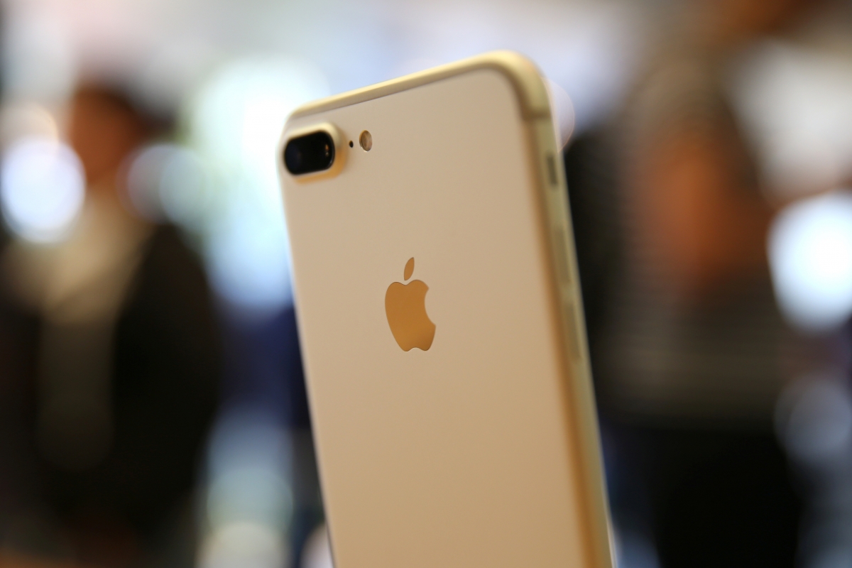 Iphone 7 Sells Less Than Iphone 6s Year Over Year Shipments Of New Device May Decline Ibtimes India