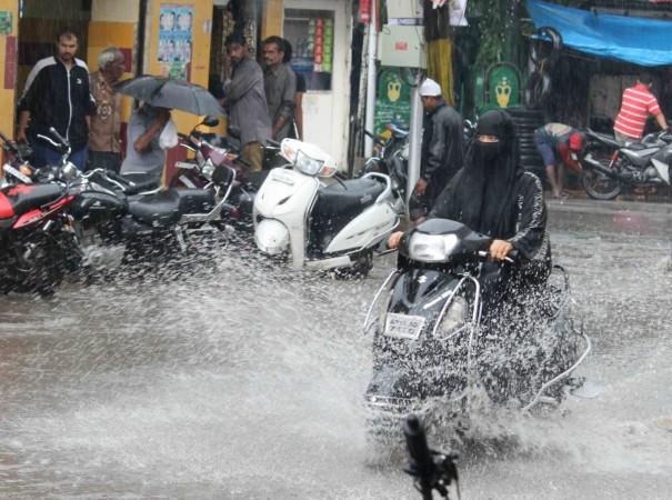 Andhra Pradesh rain: 8 dead in Guntur, 7,000 people evacuated - IBTimes ...