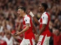 Mesut Ozil Alex Iwobi Arsenal