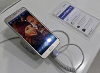 Samsung Galaxy J7 (2017) in the making