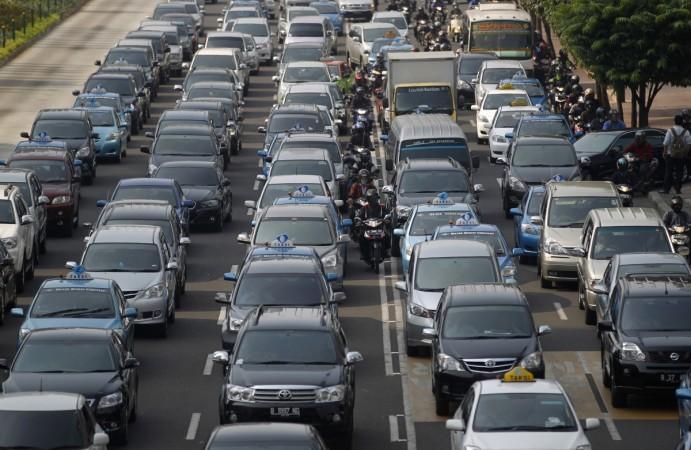 indonesia traffic vehicle roads cars pollution sales buses two wheelers