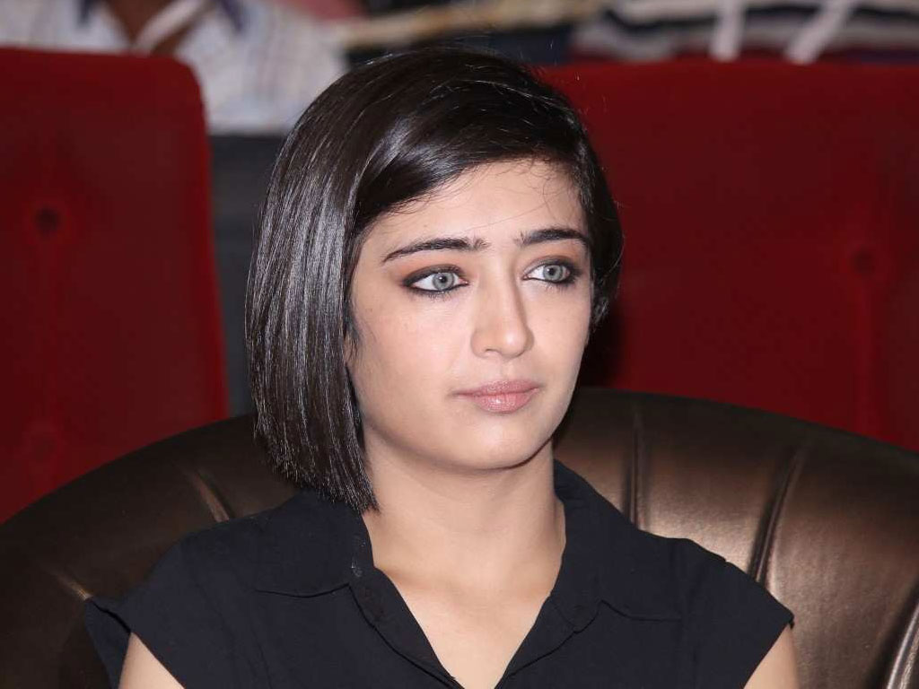 Akshara Haasan leaked private pictures row: Actress' friend also possessed  those photos - IBTimes India
