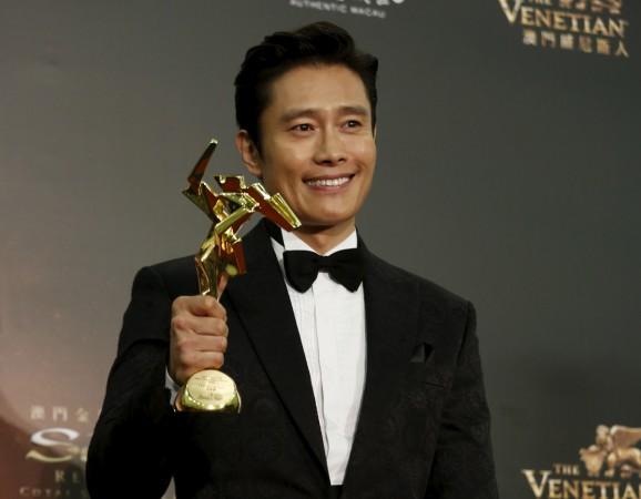 South Korean actor Lee Byung-hun poses with his Best Actor Award trophy at the Asian Film Awards in Macau, China March 17, 2016 Lee Byung Hun