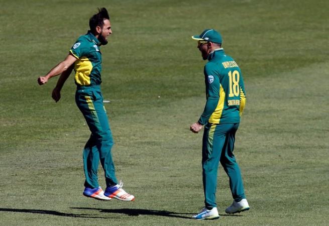 Imran Tahir and Faf Du Plessis celebrate after picking up the wicket of Aaron Finch, October 5, 2016 Imran Tahir Faf Du Plessis South Africa