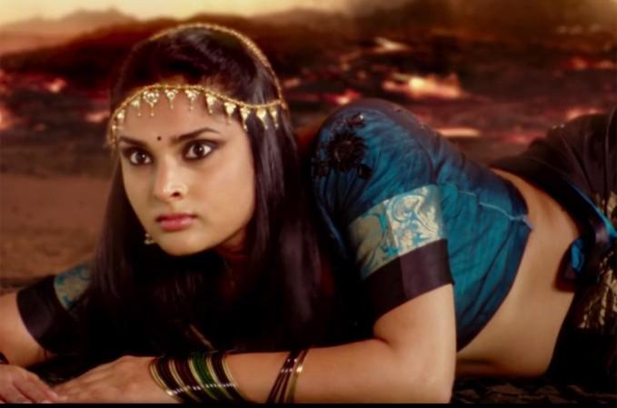 Tamil superstar Rajinikanth to watch Ramya's Nagarahavu. Ramya