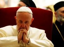 Pope Francis prays for Syrian peace