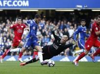 Eden Hazard Chelsea Kasper Schmeichel Leicester City