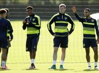 Iwobi Holding Walcott Arsenal