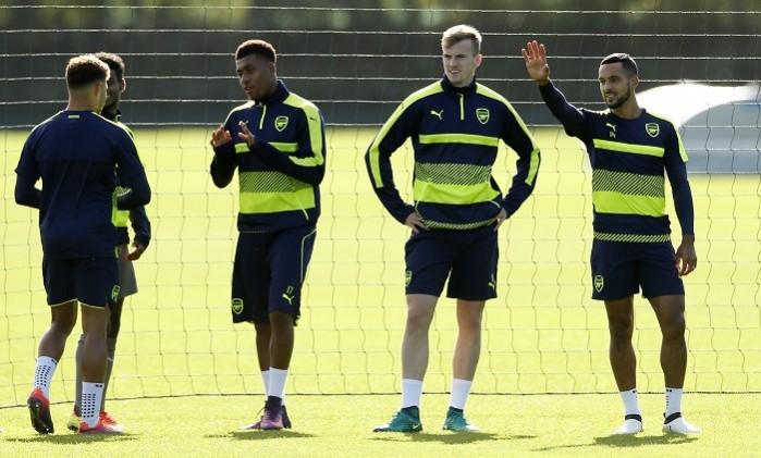 Arsenal players attend a training session, October 18, 2016 Iwobi Holding Walcott Arsenal