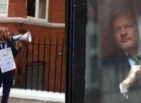 Man outside Ecuador embassy reads out the internet to Julian Assange