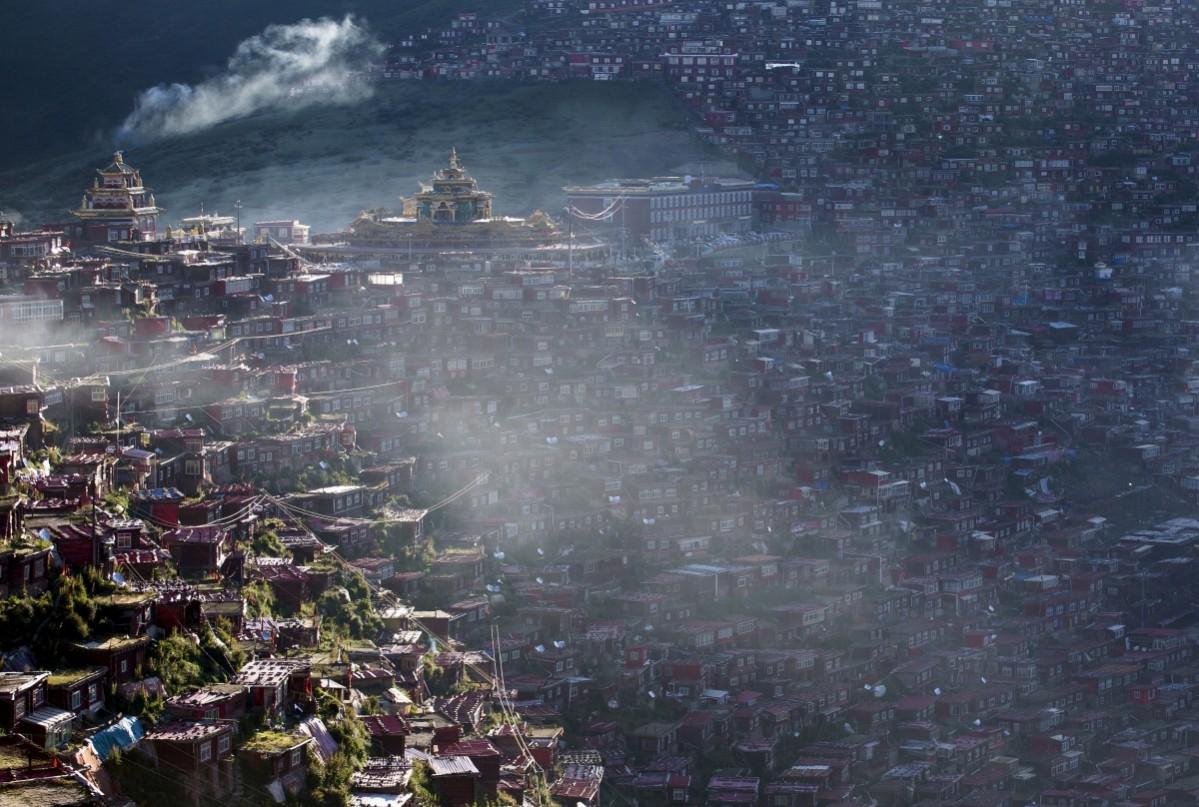 A view shows the settlements of Larung Gar Buddhist Academy in Sertar County of Garze Tibetan Autonomous Prefecture, Sichuan province, China. Picture taken July 24, 2015. Larung Gar Buddhist Academy