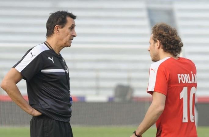 Alexandre Guimaraes and Diego Forlan will be happy to see the Mumbai forwardline strengthened by the signing of Thiago Cunha Alexandre Guimaraes Diego Forlan Mumbai City FC