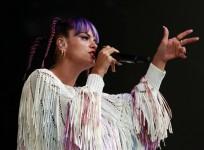 Lily Allen debuts new song with Mark Ronson at London gig