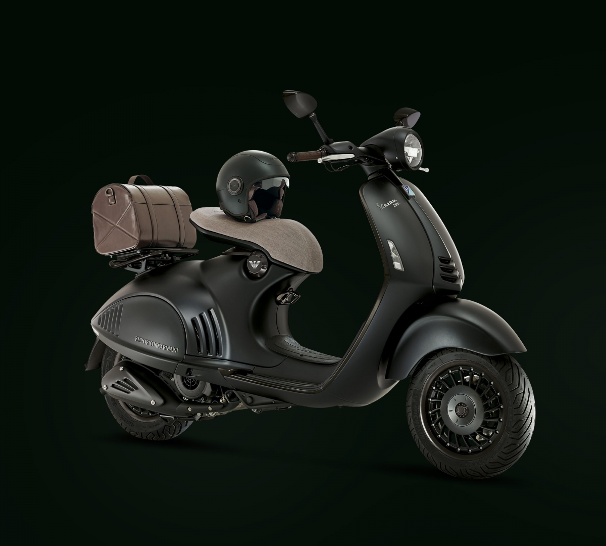 Would you pay Rs 12L for a scooter? What if we say it's a Vespa Emporio  Armani!, Vespa, 946 Emporio Armani, scooter, launch, Auto News