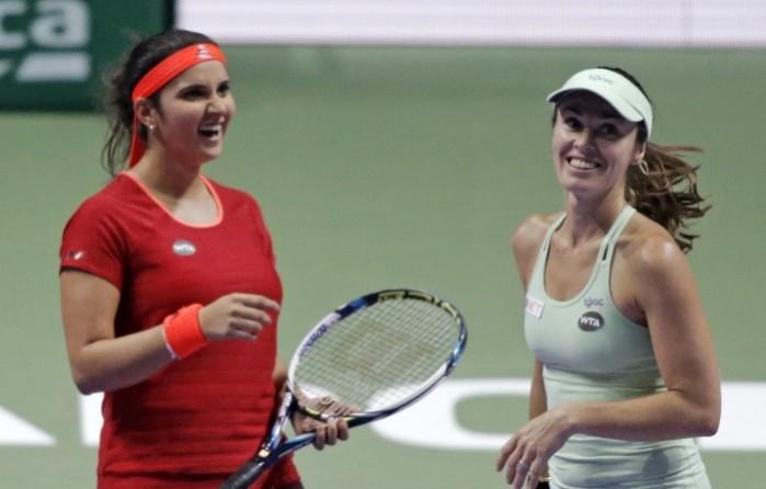 Sania Mirza and Martina Hingis moved into the semifinals of the WTA Finals Sania Mirza Martina Hingis