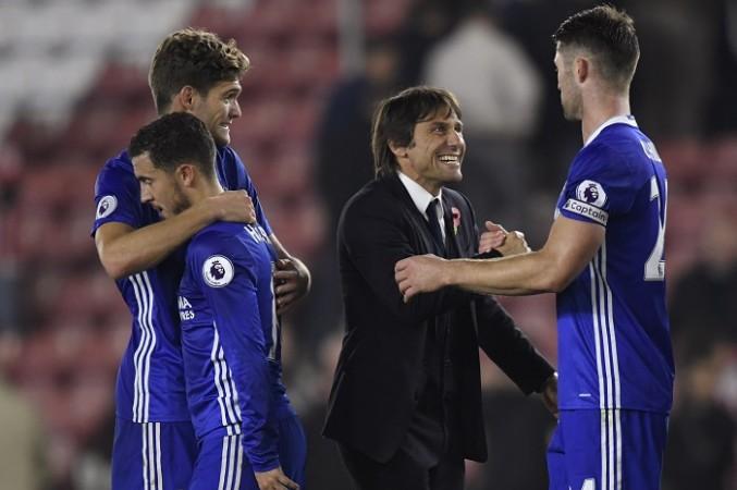 Antonio Conte congratulates his players after Chelse put on another impressive show in the Premier League, October 30, 2016 Chelsea Antonio Conte