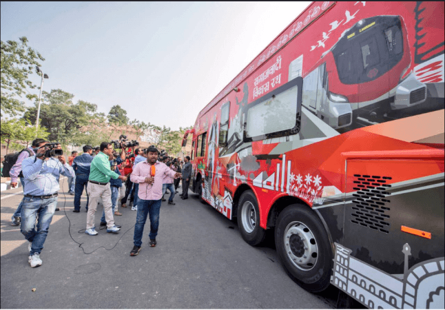 vikas rath yatra up cm akhilesh yadav sp fight family feud mulayam singh yadav satyapal shivpal all pals elections 2017 uttar pradesh bjp congress bsp