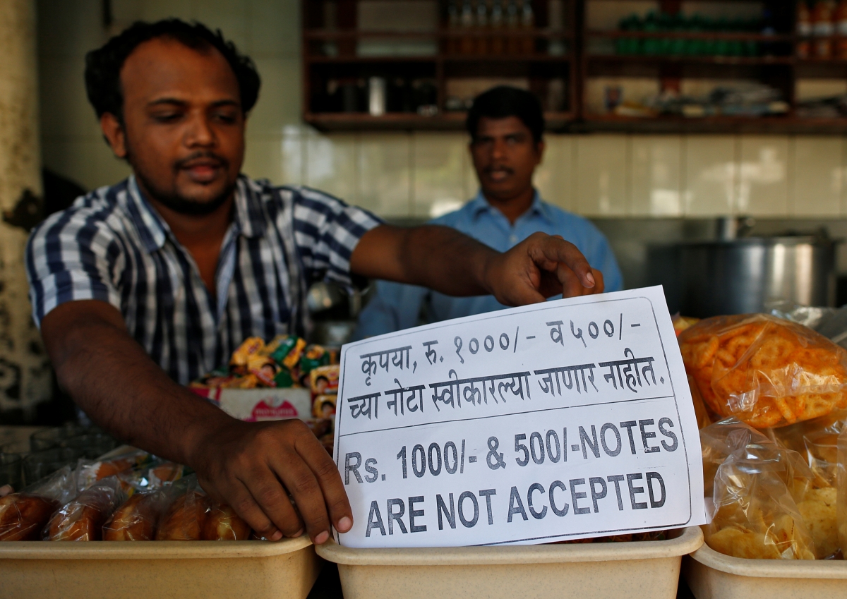 A man puts a notice inside his eatery stall in Mumbai, India, November 9, 2016. ban on currency rs 500 1,000 1000 note modi rbi demonetization black money scrapped new notes 2000 new 500 coins legal tender rbi sit narendra