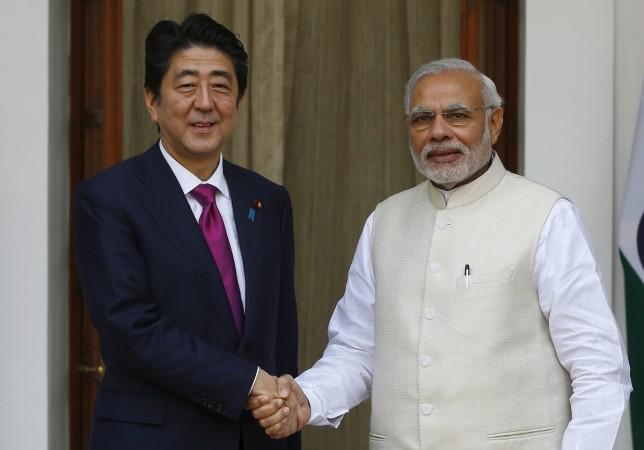Japan's Prime Minister Shinzo Abe (L) with his Indian counterpart Narendra Modi modi abe