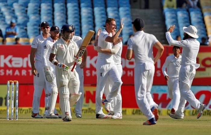 England fast bowler Stuart Broad celebrates with his teammates after dismissing India opener Gautam Gambhir, November 11, 2016 Gautam Gambhir India Stuart Broad England