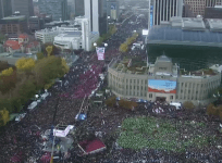 South Koreans protest against President Park Geun-hye in Seoul