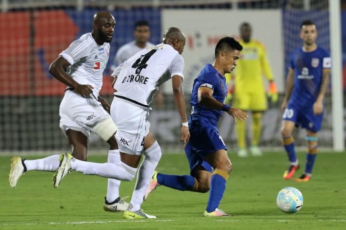 Mumbai City FC's Sunil Chhetri playing against FC Pune City in ISL 2016 sunil chhetri