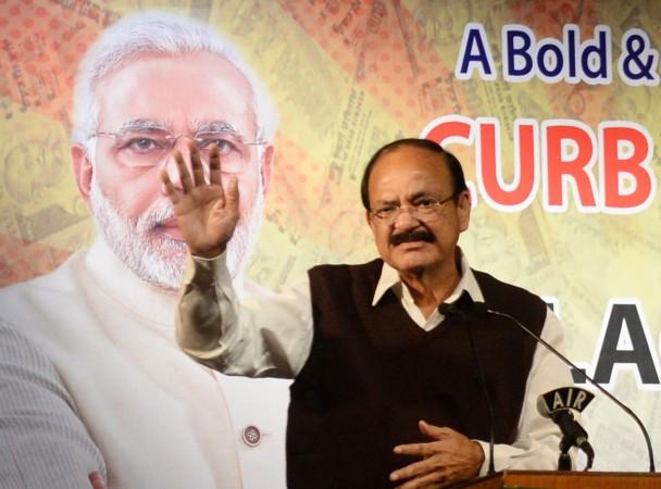Union Minister for Urban Development and Information & Broadcasting M Venkaiah Naidu addresses during a talk on A Bold & Revolutionary Step to Curb Corruption and Balck Money, in Bengaluru on Nov 18, 2016. Venkiah Naidu Smart City urban development india narendra modi bhakts one liners demonetisation finance policies bjp congress parliament karnataka andhra pradesh minister