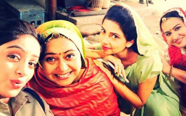 Deepika Singh with the cast of Diya Aur Baati Hum Diya Aur Baati Hum 2 afternoon timeslot