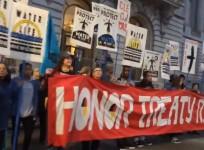 Hundreds of protesters show solidarity In LA and Chicago against Dakota Access Pipeline construction