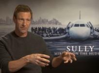 Aaron Eckhart on fanboying over Tom Hanks and filming the water landing in Sully