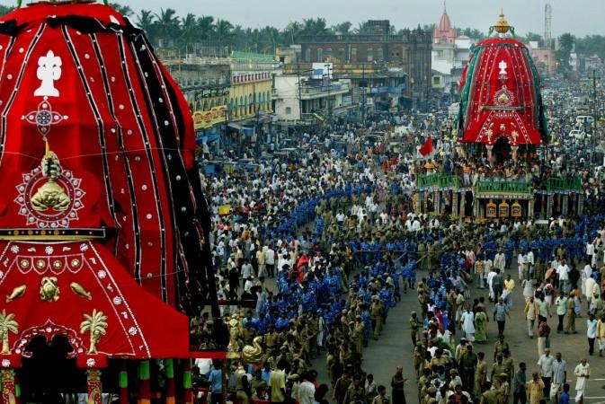 Indian police pull newly-built chariots to be placed in front of the Sri Jagannath temple in Puri, 70 km (43 miles) east of Bhubhaneshwar, Odisha, June 18, 2004. digital demonetisation modi sbi pos donation temple lord jagannath hundis arundhati bhattarcharya