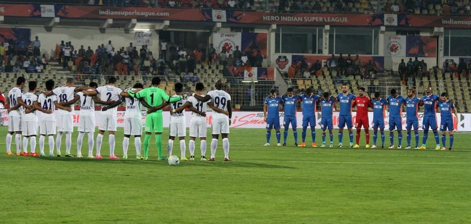 Both teams observed a minute's silence ahead of their ISL 2016 match to pay tribute to the deceased members of the Chapecoense football team isl 2016