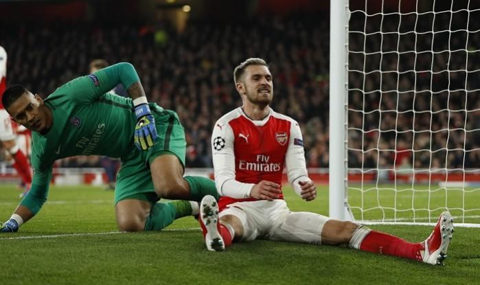 Arsenal midfielder Aaron Ramsey reacts after a missed chance as PSG goalkeeper Alphonse Areola look on, November 23, 2016 Aaron Ramsey Arsenal Areola PSG