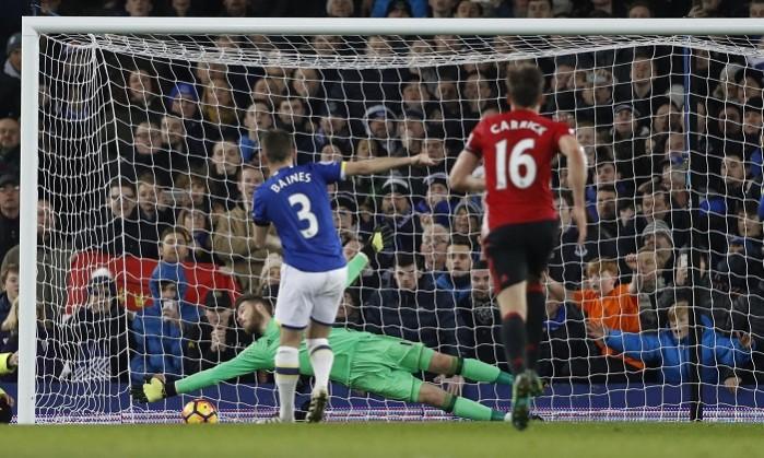 Everton defender Leighton Baines slots in the penalty past Manchester United goalkeeper David De Gea in their Premier League match, December 4, 2016 Leighton Baines Everton David De Gea Manchester United