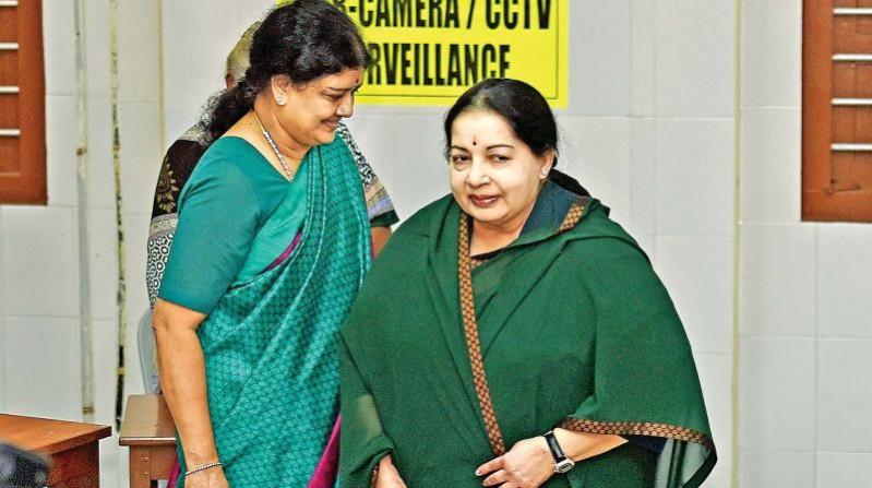 Jayalalitha health condition critical: Sasikala Natarajan breaks down over  Sasikala Pushpa's conspiracy allegation - IBTimes India