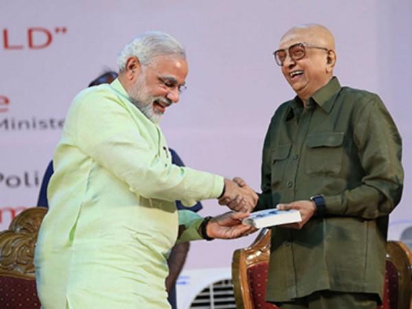 Cho Ramaswamy dead: Narendra Modi recalls how veteran journalist introduce him as 'Merchant of Death'. Pictured: Prime Minister Narendra Modi with journalist Cho Ramaswamy Prime Minister Narendra Modi with journalist Cho Ramaswamy